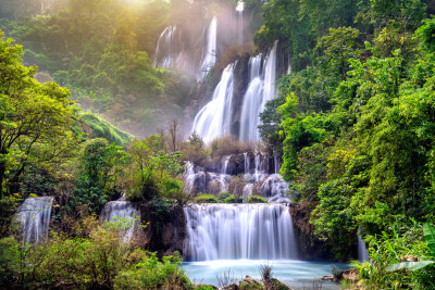 Thi lo su (tee lor su) - de grootste waterval in Thailand